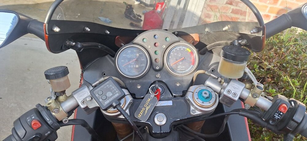 Guzzi Cockpit.jpg